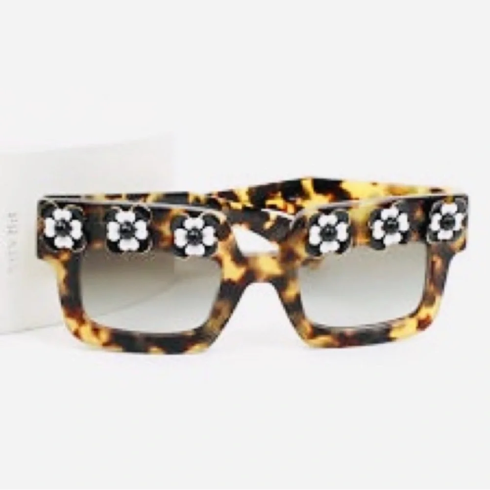 PRADA Tortoise Shell / Grey
Gradient SPR25P Flower Poeme Square LIKE NEW w case - Picture 3 of 14